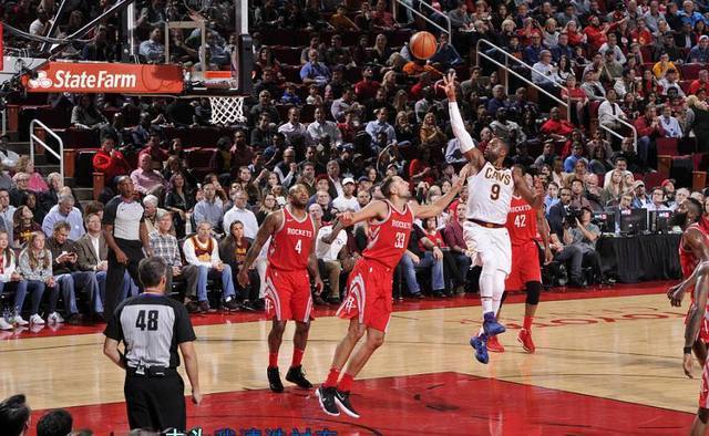 健的防守反 健的防守反